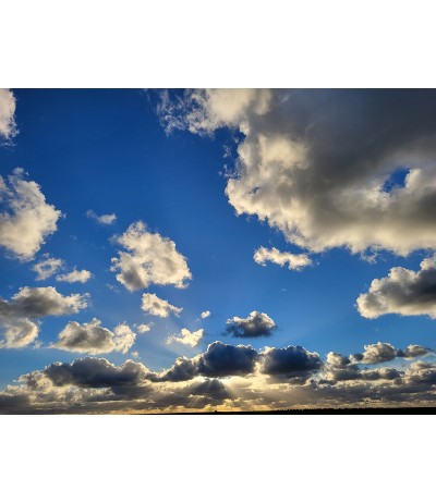 Cache-cache dans les nuages • photo aérienne depuis ULM